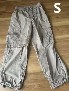 UNIQLOレディース　イージーカーゴパンツ　ベージュ　Sサイズ