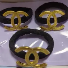 CHANELロゴ ブラックヘアゴム 1個