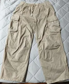 H&M ワイドカーゴパンツ　ベージュ　XLサイズのサムネイル
