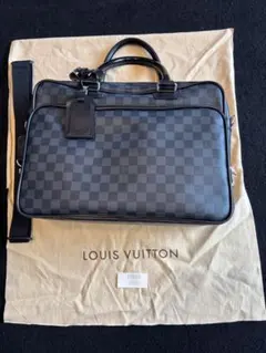 Item thumbnail for item 6e18b9fd-4c5f-4b26-8c77-0750113038a8