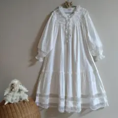 新品未使用さえらヒスクローネレースフリフリ付クリーム色パジャマセットルームウェア 新品未使用さえらヒスクローネレースフリフリ付クリーム色