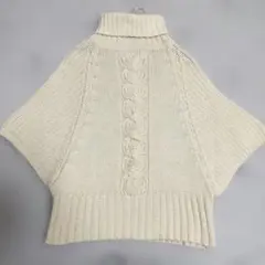 アイボリー タートルネック ケープニット