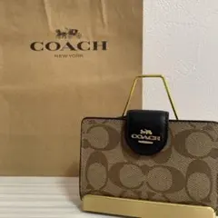 【新品未使用タグ付】COACH 二つ折り財布 シグネチャー柄 アウトレット