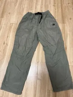 FILA ナイロンパンツ　カーキ　オリーブ