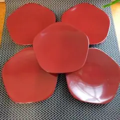 赤い漆器、銘々皿5枚。