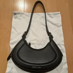 ハンソヒ着用 CHARLES & KEITH ブラック ショルダーバッグ