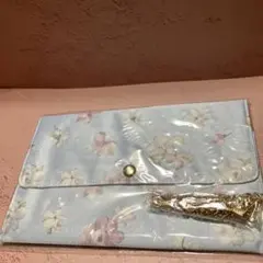 【新品未使用】メゾンドフルール花柄 水色 クラッチバッグサムシングブルー