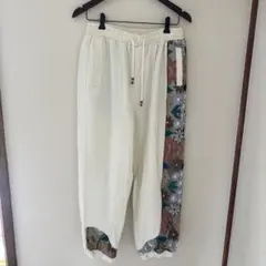 アイボリーの花柄刺繍 ズボン