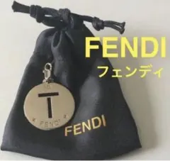 【新品・完売】FENDI フェンディ チャーム ペンダントヘッド T ゴールド