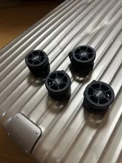 週末限定値引き　リモワ ホイール　純正品　50mm ブラックロゴ　希少未使用 リモワ 直径50mm マルチホイール ブラック4個 (MWHS-LOGO-BK-SC25-4P
