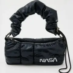 新品　スライ　SLY NASA PUFFER BAG パッファーバッグ　ブラックのサムネイル