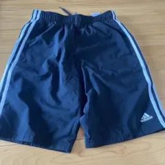 adidas 黒ハーフパンツ