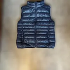 お値下げします❣️UNIQLOネイビー・ドット柄キルティングダウンベストのサムネイル