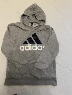 adidas グレー フード付きパーカー