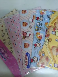 FANCY SANRIO　サンリオキャラクターズ　デザインペーパー　各２枚ずつ