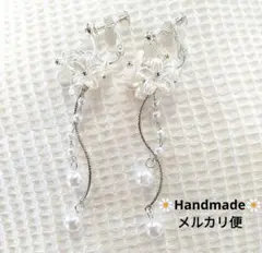 529.お花イヤリング✾匿名配送✾送料込み✾揺れるホワイトフラワー小花パール