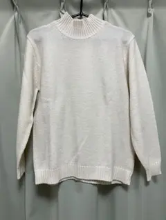 ホワイト タートルネック ニットセーター