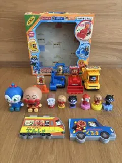 アンパンマンおもちゃまとめ売り　工事車両セット　絵本　カプセルトイ