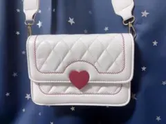 ホワイトキルティングショルダーバッグ