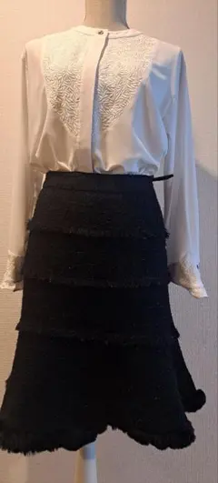 COTOOの黒地ラメ入りのフレアスカート