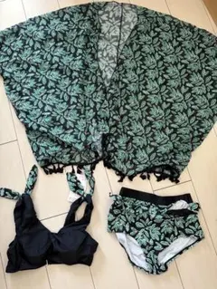 ビキニとカバーアップセット 黒地に葉柄　Mサイズ