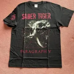 SABER TIGER PARAGRAPH V Tシャツ