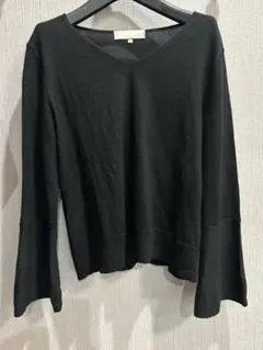 23区　Vネック長袖ニットセーター(薄手)