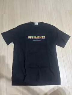 VETEMENTS Think Differently Tシャツのサムネイル