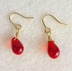 【再々々々販】♥️シャムレッドのチェコドロップシンプルピアス♪　ハンドメイド