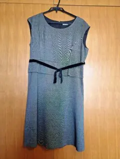 en quête ノースリーブひざ丈ワンピース ブラック系19号