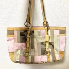 COACH コーチ カーゴ トート26 ベージュめ るるさん着用モデル