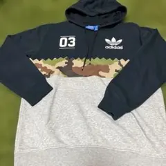 adidas フード付きカモフラージュパーカー
