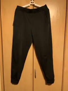 送料無料‪☆激安UNIQLOユニクロブラッ ジョガーパンツバックジッパーポケット