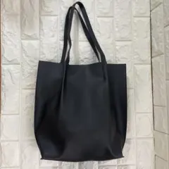 黒の合成皮革トートバッグ