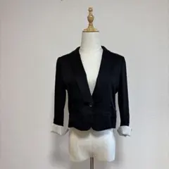 黒テーラードジャケット（短い丈）