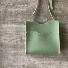 コンパクト ショルダーバッグ カーキ 斜めがけ 韓国 人気 定番 ベーシック