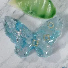 952.蝶の形 ヘアゴム 青色 花柄