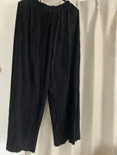 ブラック プリーツ ワイドパンツ