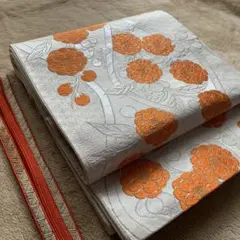 白地に梅柄の唐織袋帯と、平組帯締めのセット　オレンジ　ラメ