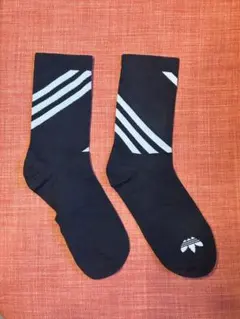 adidasoriginal ストライプデザイン 黒 ソックス