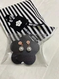 MARY QUANT 花モチーフ パール イヤリング　新品のサムネイル