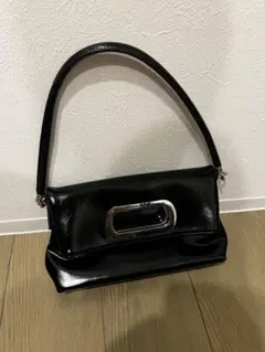 ブラックレザーハンドバッグ メタルハンドル付き