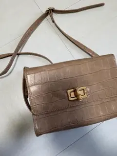 ベージュ クロコダイル風ショルダーバッグ