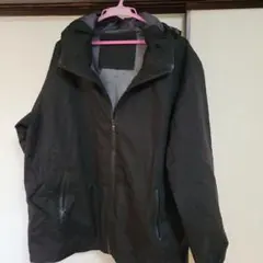 黒のジャケット フード付き