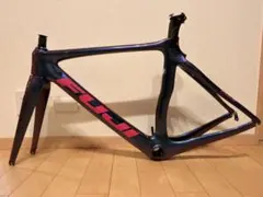美品　爆速　Fuji カーボンロードバイクフレーム　エアロ　シートポスト付きのサムネイル