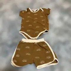 ブラウンロンパースとショーツセット9-12M
