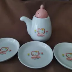 サンリオ♡ハローキティ　醤油差し　豆小皿3枚
