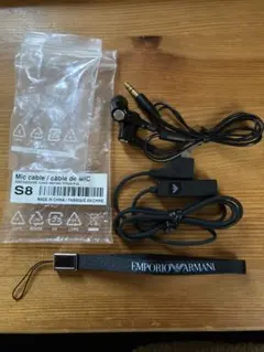 アルマーニ イヤホンマイクとストラップ 未使用品 Emporio Armani