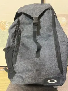 OAKLEY PC収納可能リュックのサムネイル