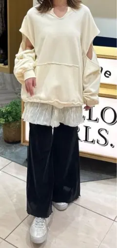 Kastane カットアウトBIGスウェット